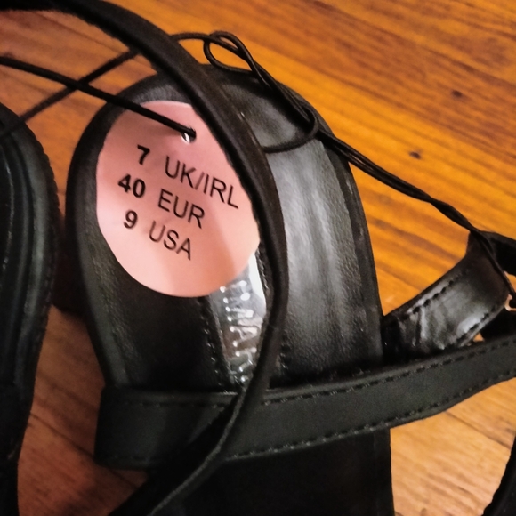 Elegant Women's Strappy Heels - Picture 3 of 5